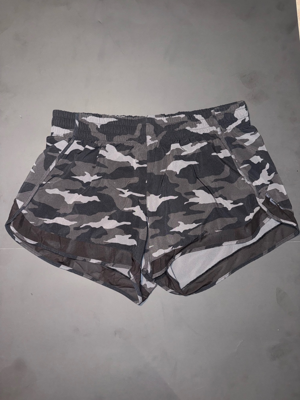 Athleta Men's Gray & Black Camo Athletic Shorts